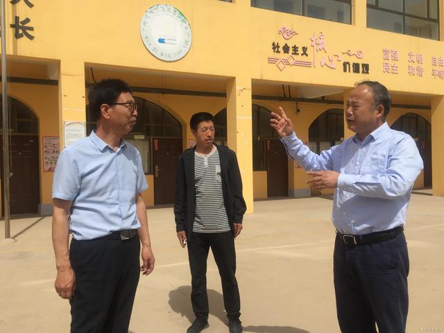 西安培华学院党委书记罗新远到子洲县调研扶贫工作