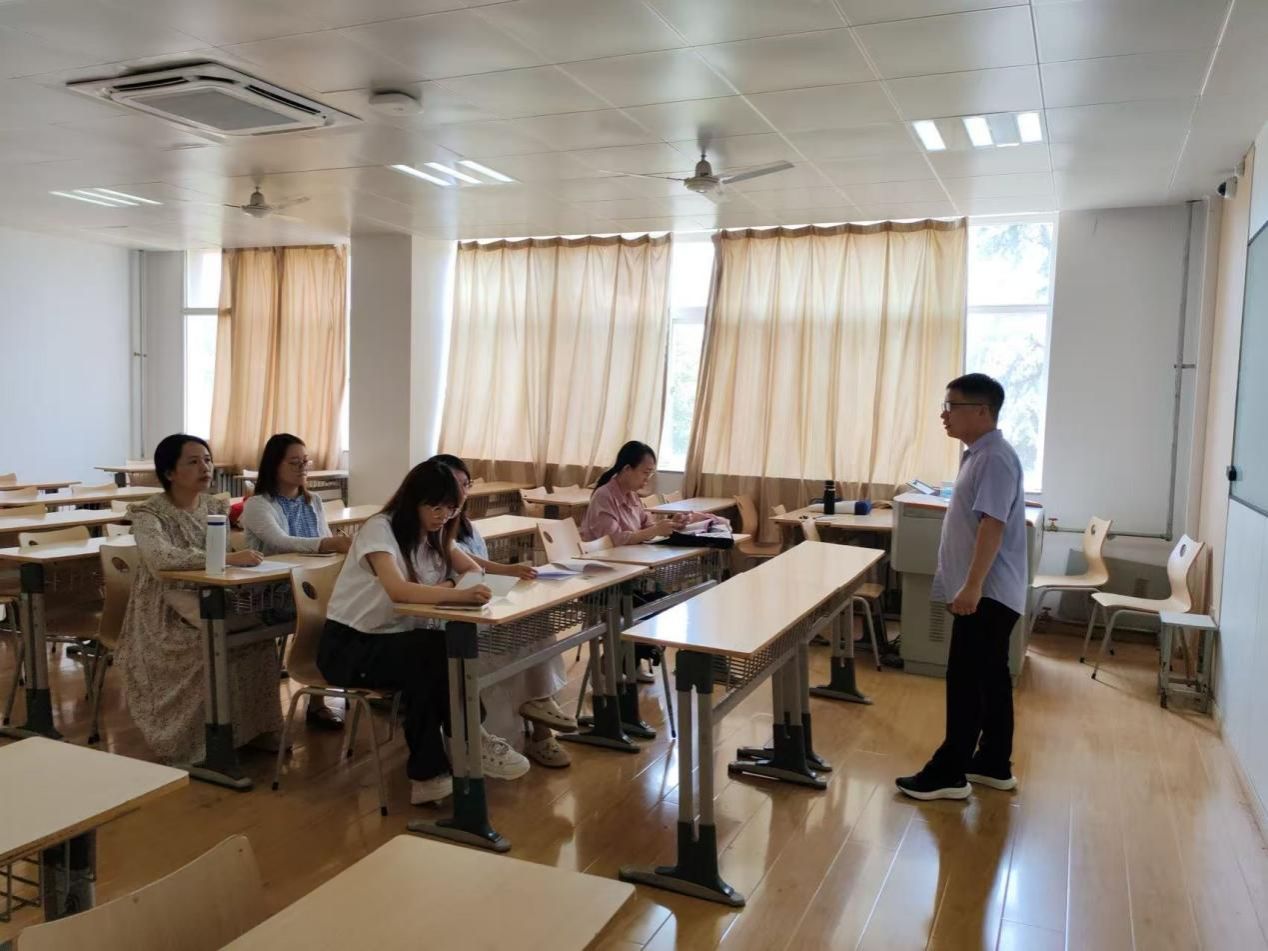 大学语文课程组教师参加研讨活动