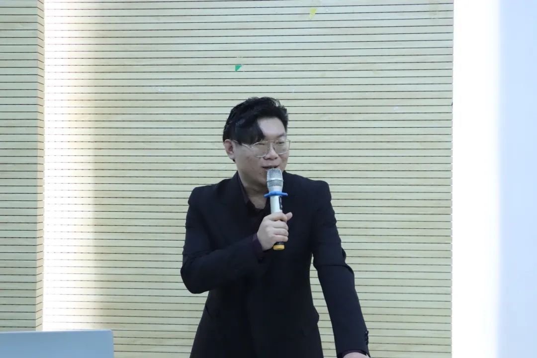 18043