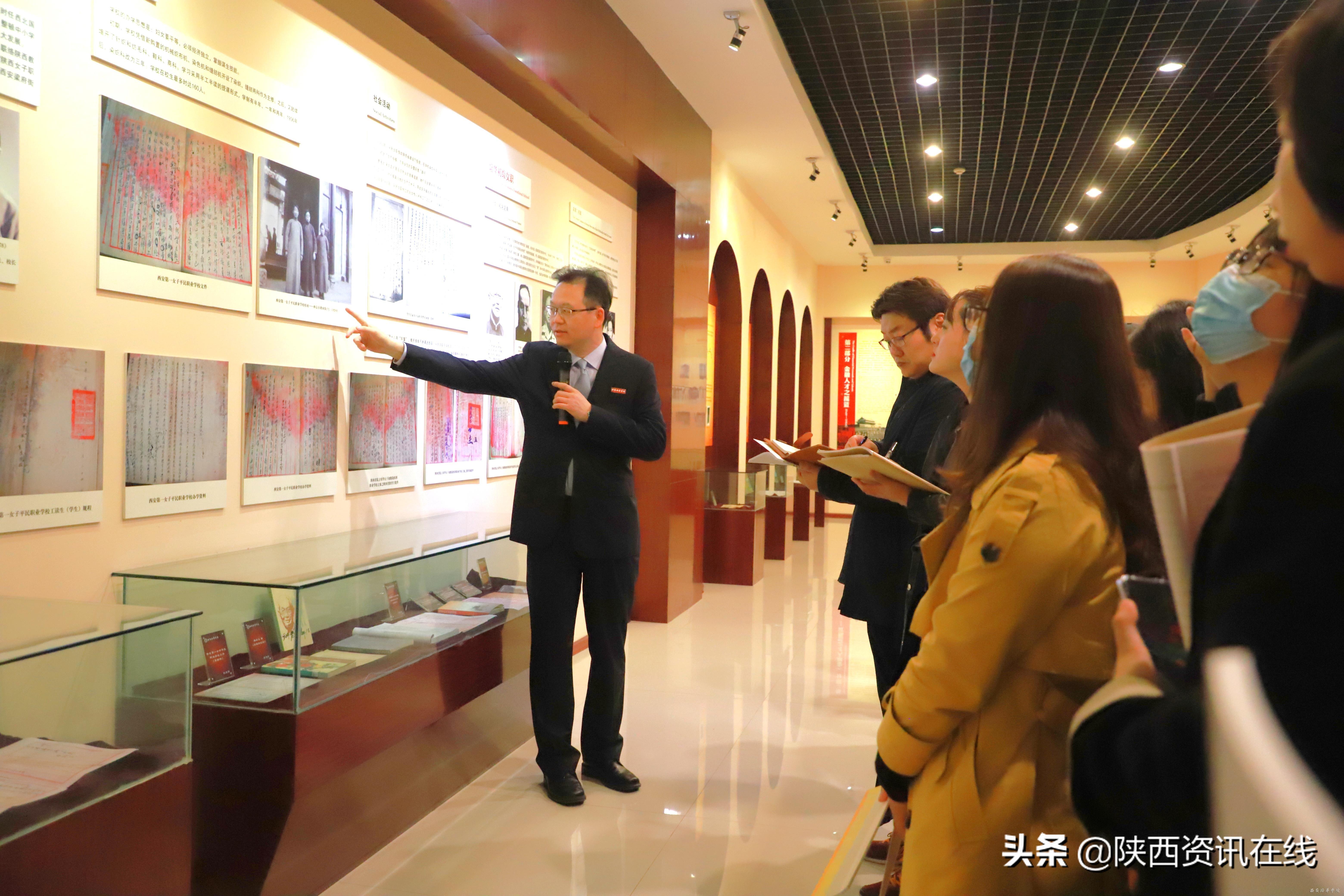 学校史，知峥嵘｜培华姜波理事长为新入职员工讲述学校发展历史