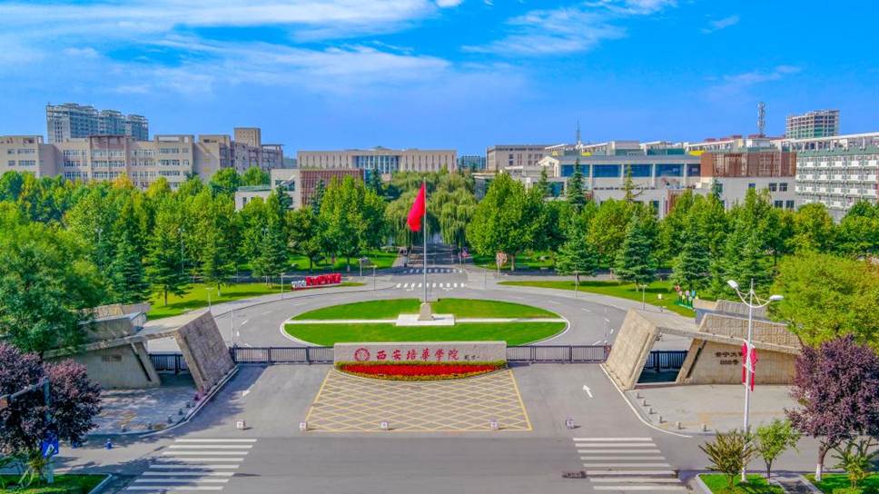学校东门