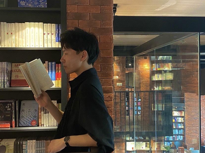 戏剧影视文学1803  刘龙