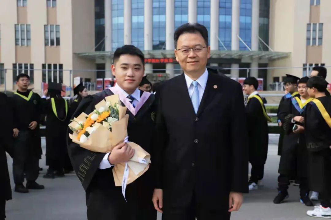 寻找最美校园· 西安培华学院：定格“我”与冬天的最后一片叶
