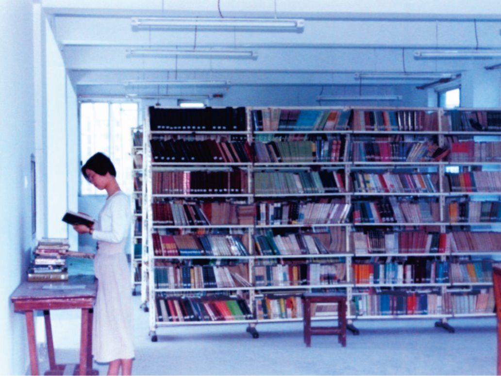 加拿大驻华大使馆资助学校建立的初期图书馆2