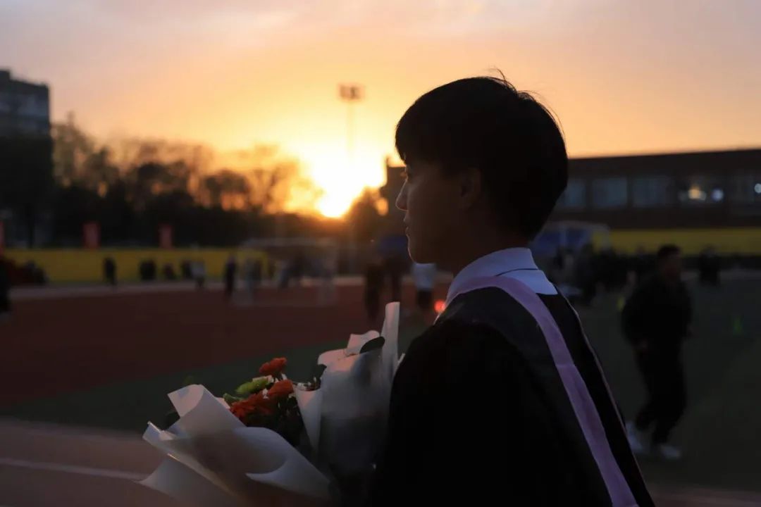 寻找最美校园· 西安培华学院：定格“我”与冬天的最后一片叶