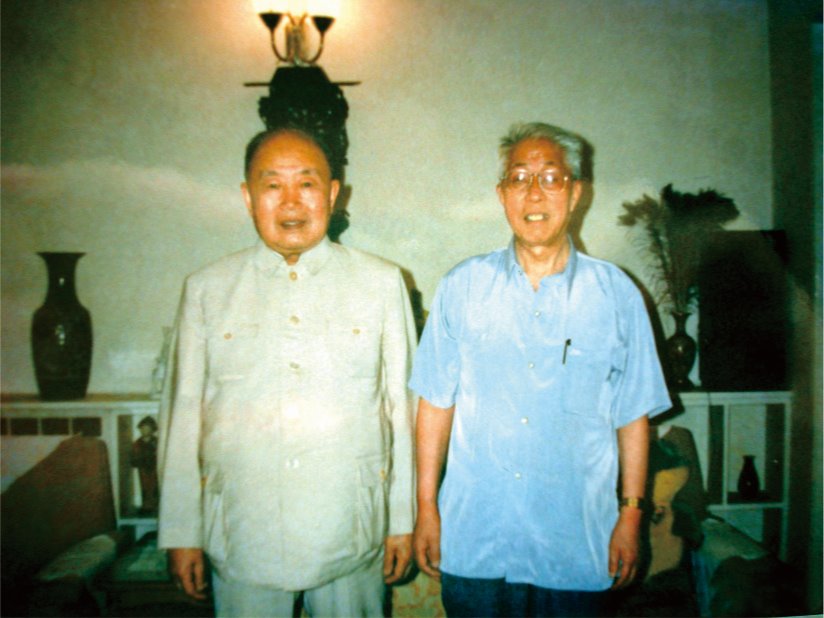 全国政协原副主席、培华第二任名誉董事长马文瑞与姜维之校长在一起
