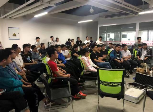 说明: 1eed1718ab314c39da411cb773fa2a8