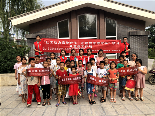 用爱陪伴 西安培华学院女子学院用公益实践活动奏响“护童之歌”