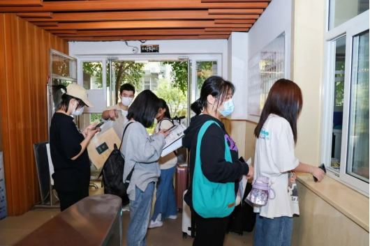 点击图片进入下一页
