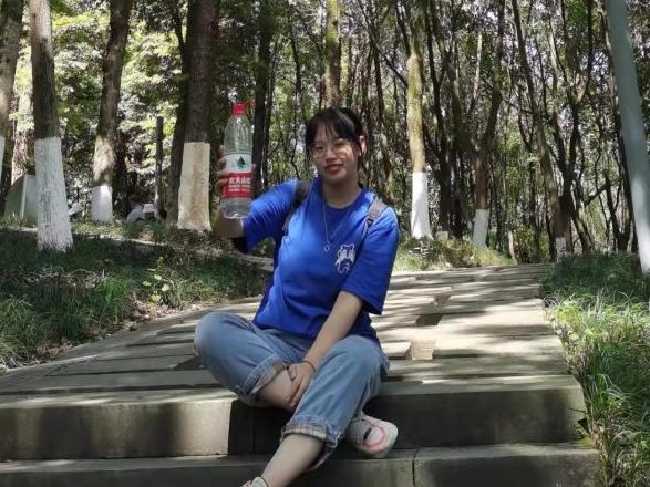 李华 2013级新闻学