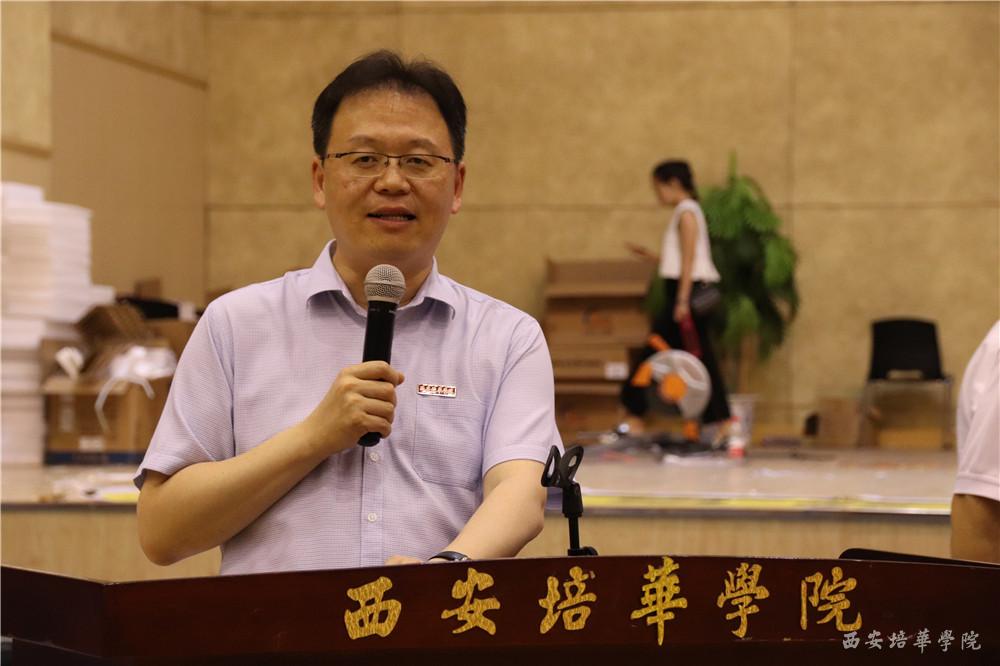 西安培华学院理事长姜波博士致闭幕词最后,西安培华学院建校90周年,"