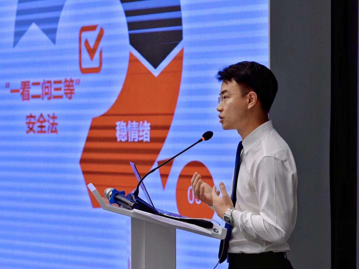 樊阳 2012级新闻学