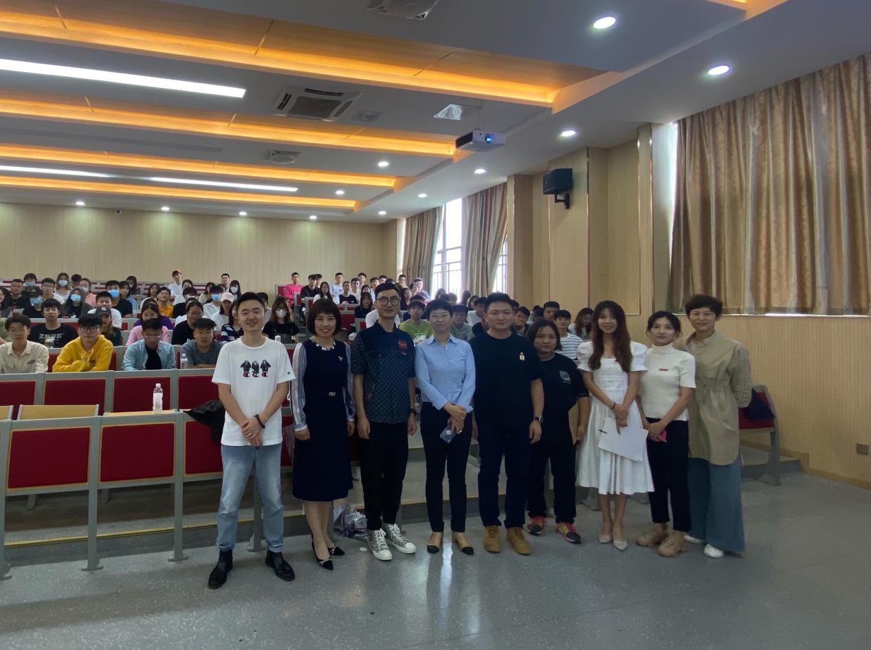 企业导师与学院教师合影