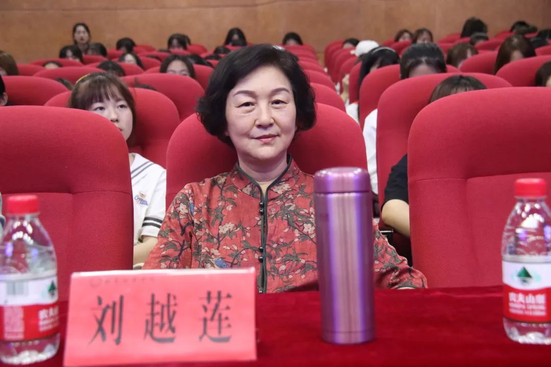 中华女子学院李莹教授到西安培华学院作报告