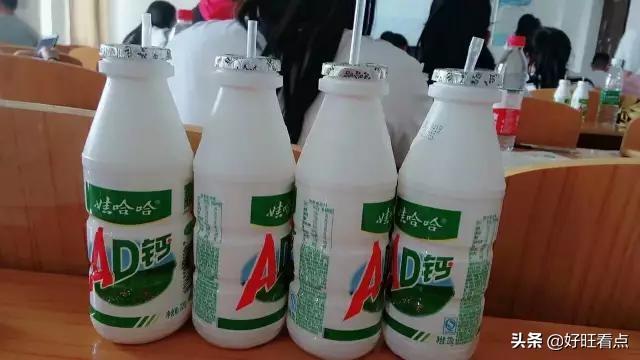 实力宠，一女生为全班同学“私人订制”毕业礼物