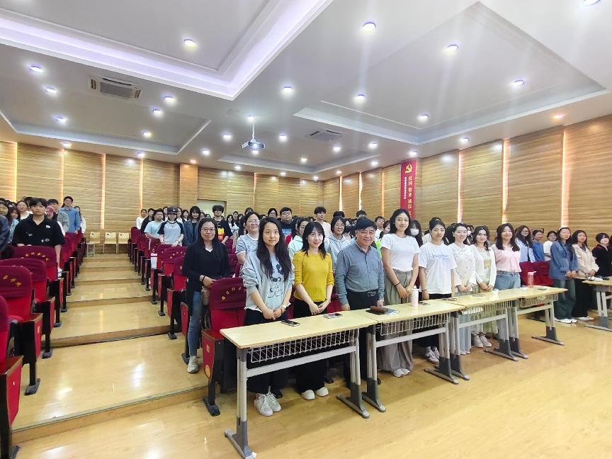全体教师及实习生合影