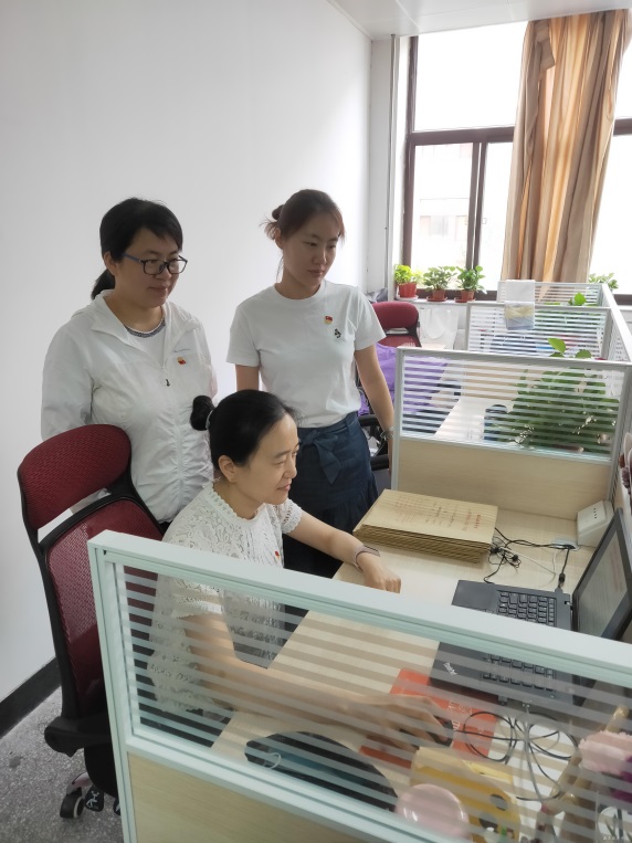 http://www.peihua.edu.cn/__local/4/66/0A/058DE395E8DFE860355D378A821_31A6B219_ED7EB.jpg?e=.jpg