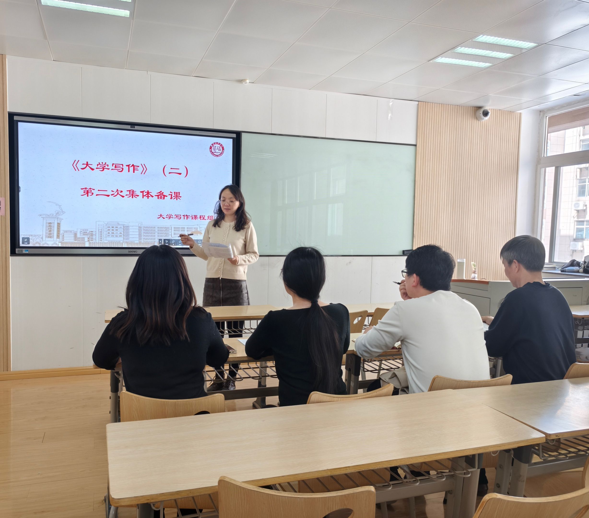 侯洁老师分享了课堂教学中学生对于AI的使用情况及使用建议