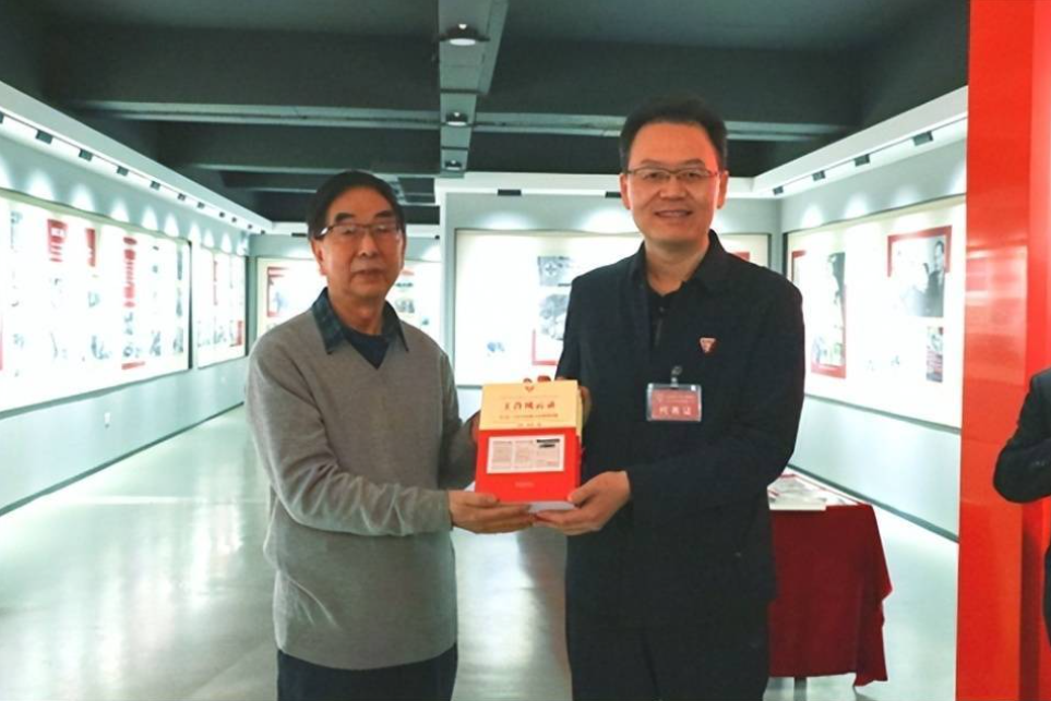 点击图片进入下一页